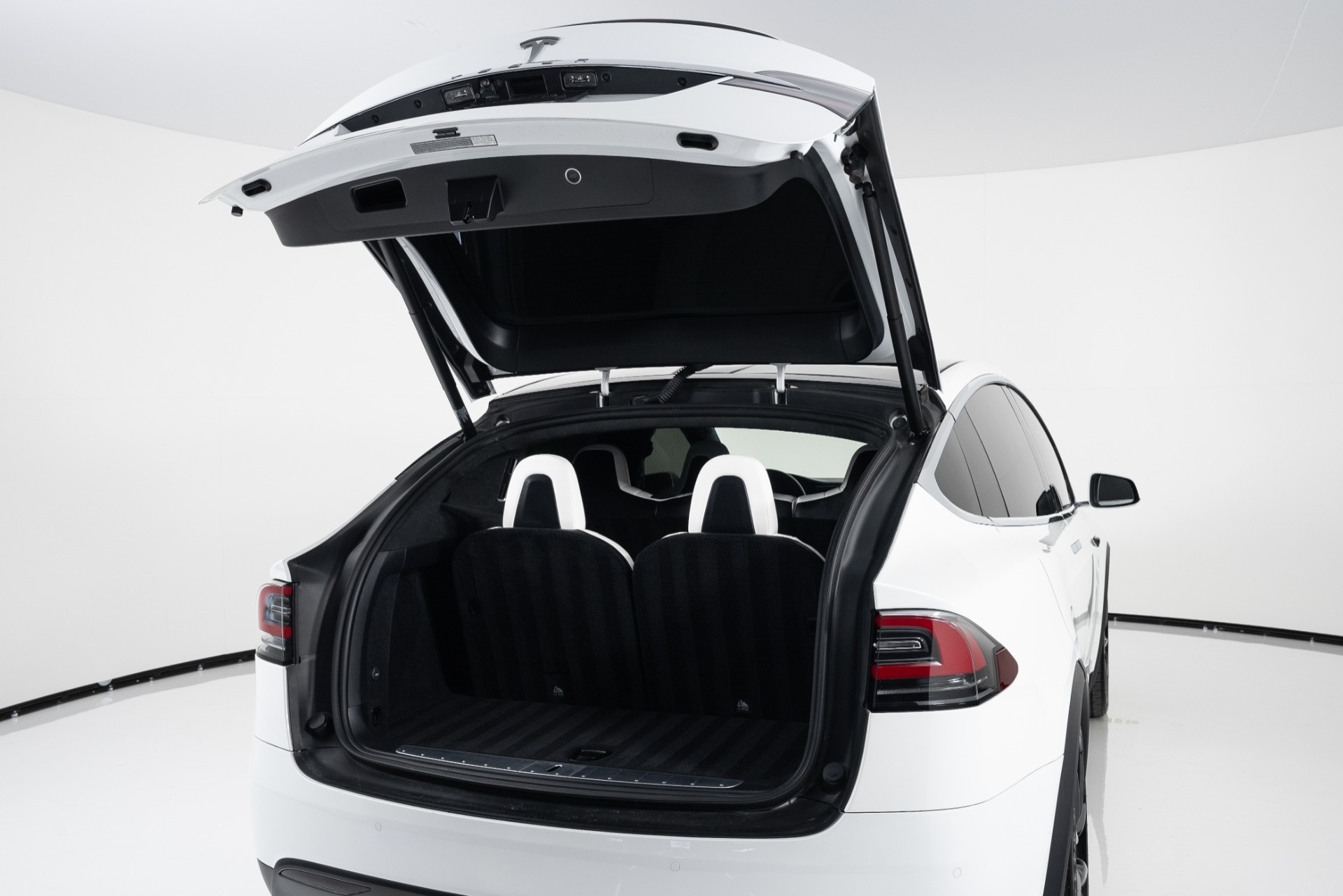 Trunk Lid | TESLA MODEL X 2017 Trunk Lid | TESLA MODEL X 2017