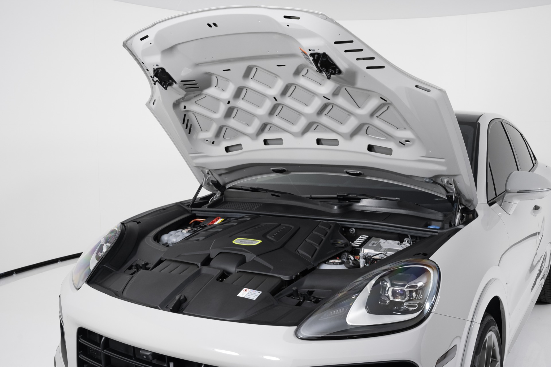 Standard Hood & Mirrors | PORSCHE MACAN TURBO 2021