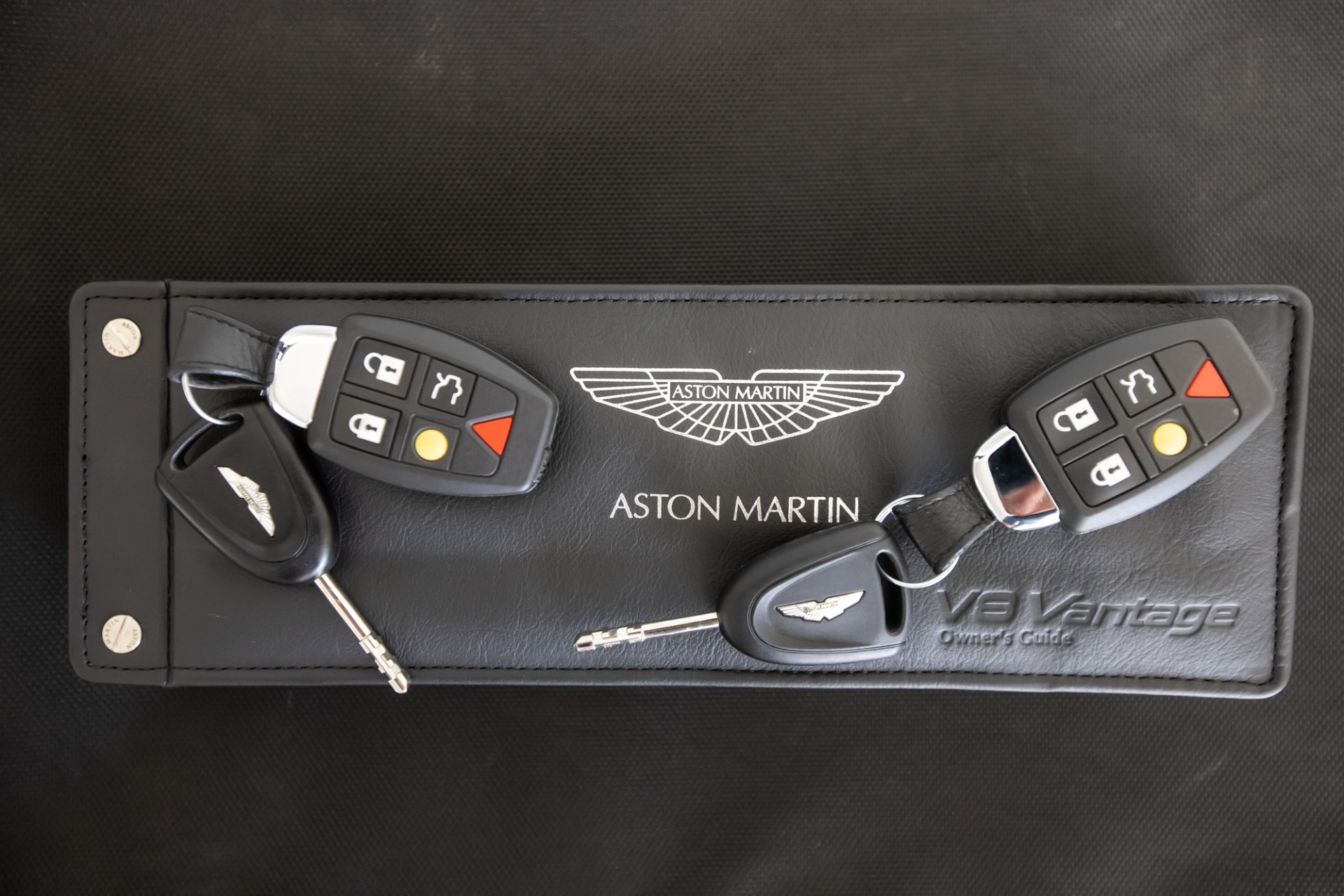 バッジとサイン Used 2008 Aston Martin V8 Vantage Roadster For Sale (Sold) | West