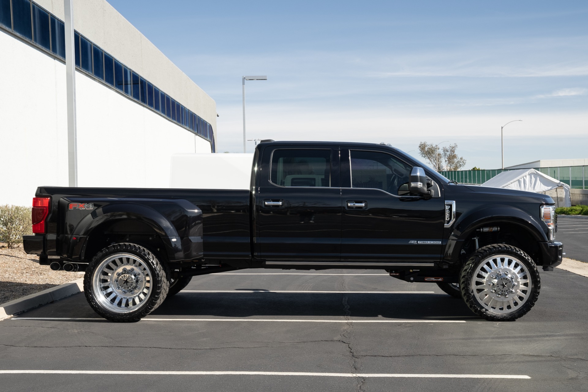Rocker Panel Kit | FORD F-450 PLATINUM 2022 Rocker Panel Kit | FORD F-450 PLATINUM 2022
