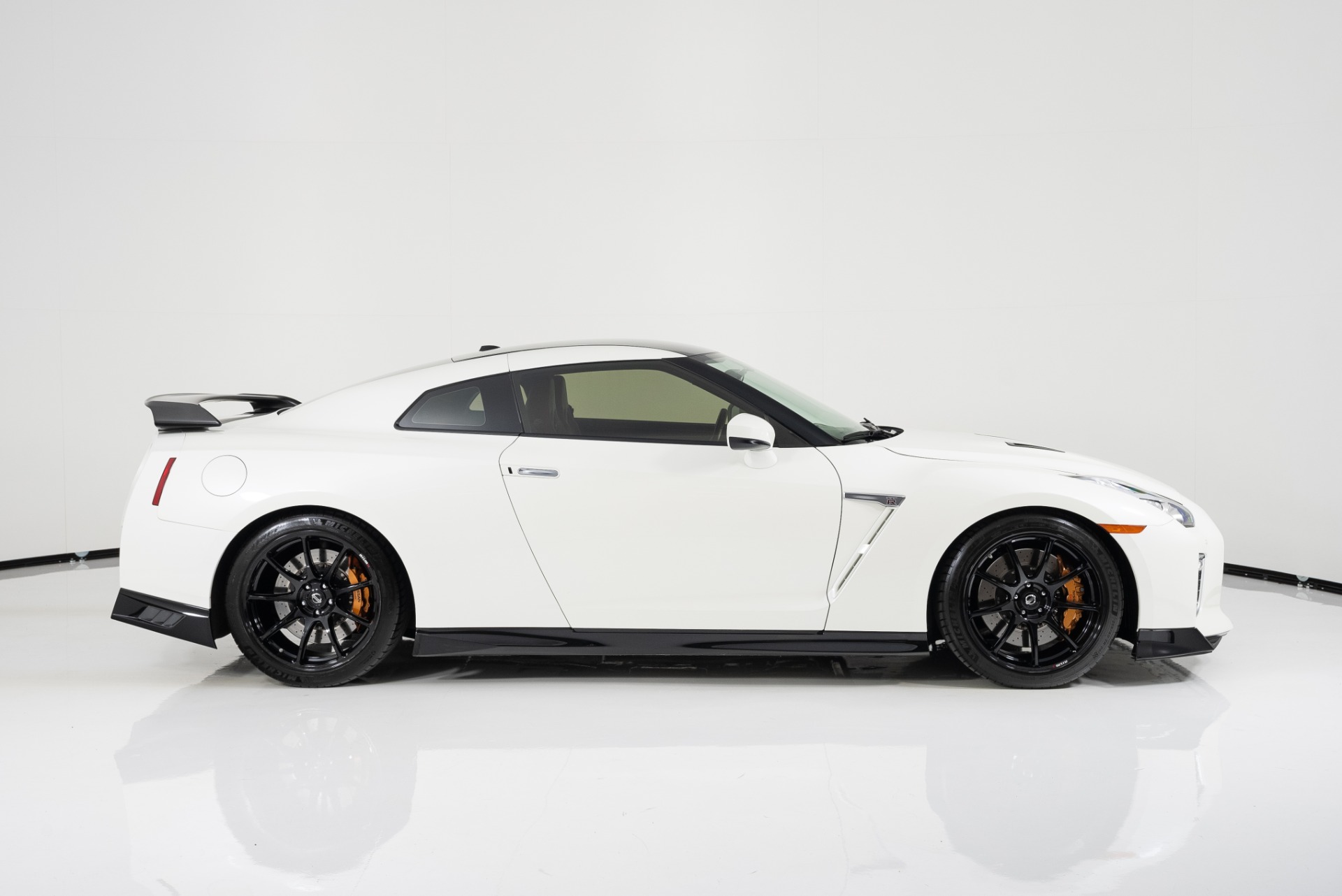 Nissan GTR Yellow Sports Car, Nissan GT-R Sports 2020 HD phone