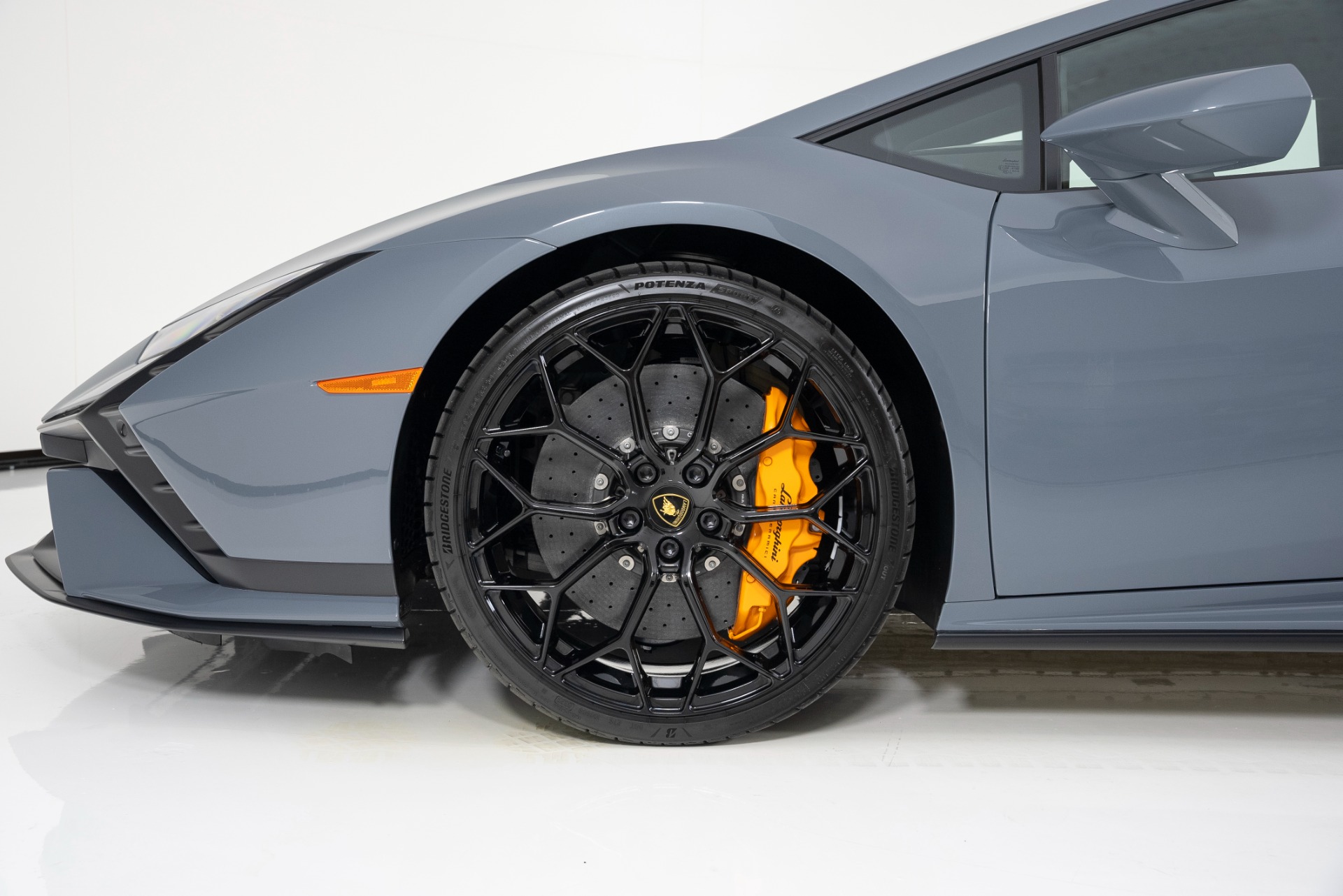 LAMBORGHINI HURACAN STO LP640-2 2021 GRIGIO TELESTO 1:43 Looksmart Die