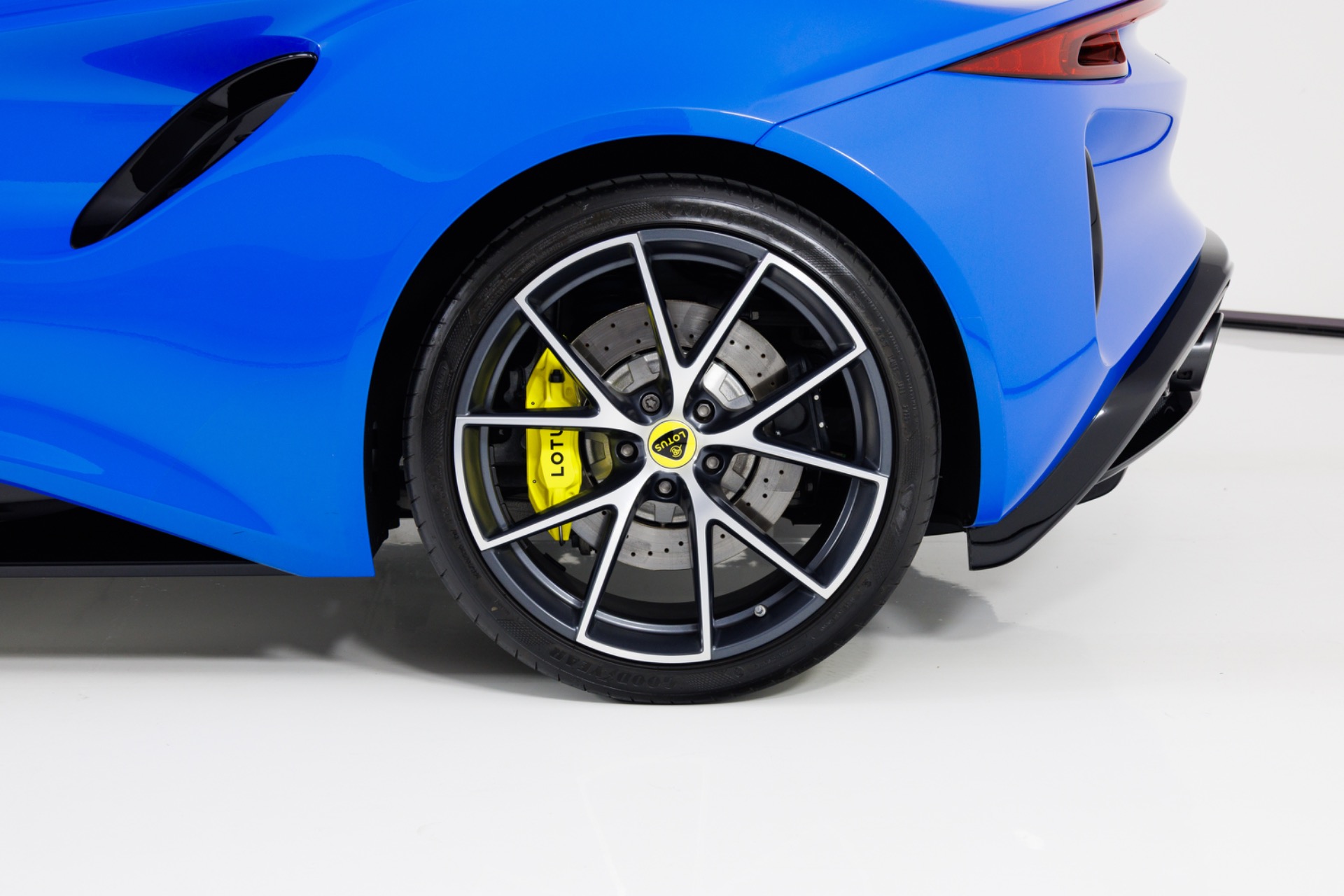 2024 Lotus Emira First Edition - Photo 10