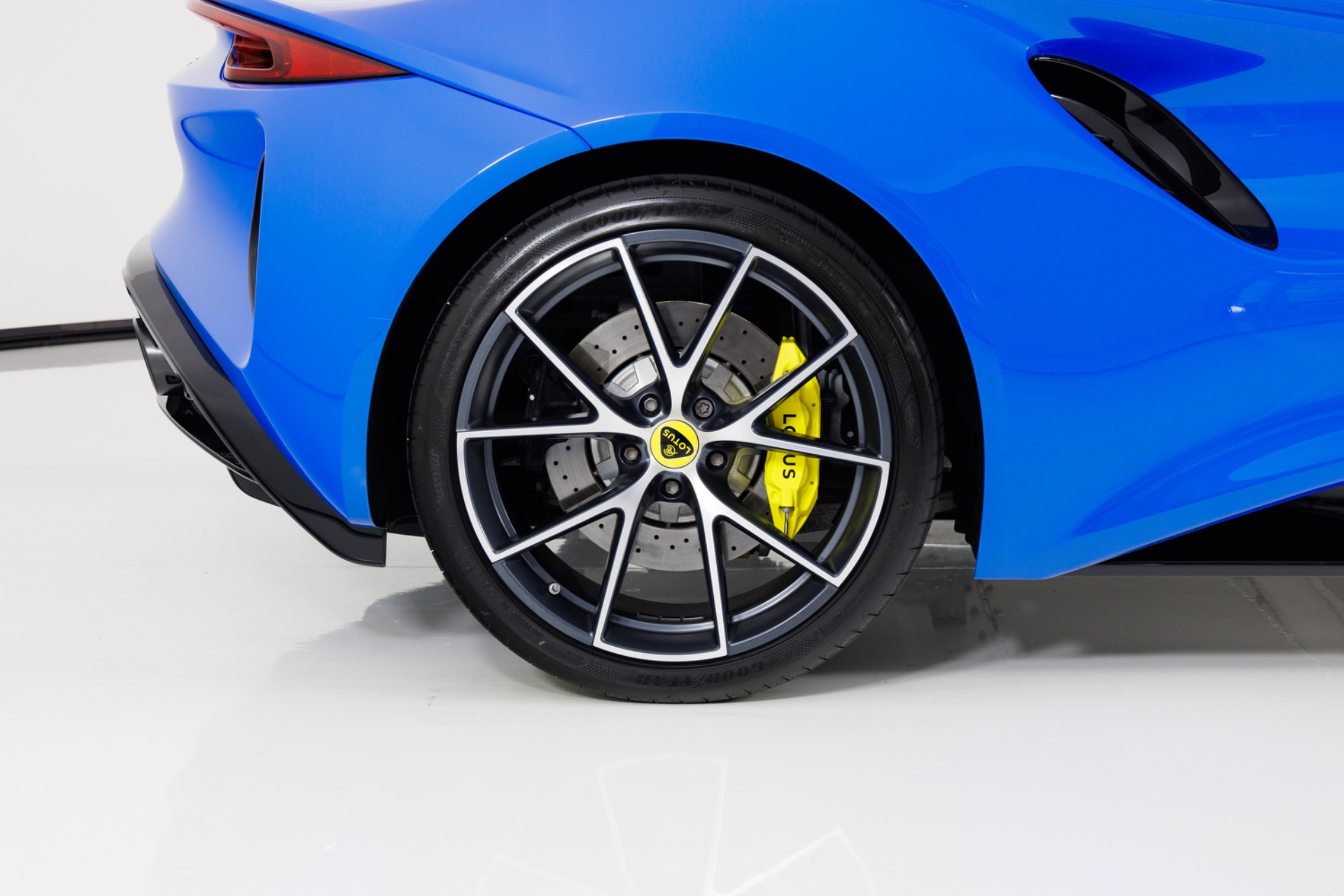 2024 Lotus Emira First Edition - Photo 11