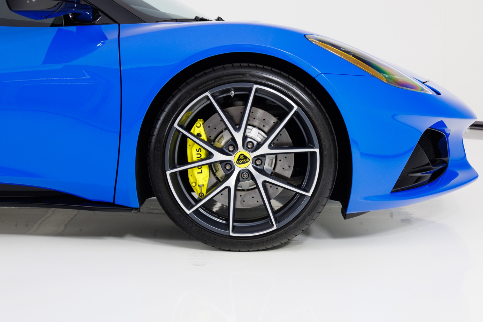 2024 Lotus Emira First Edition - Photo 12