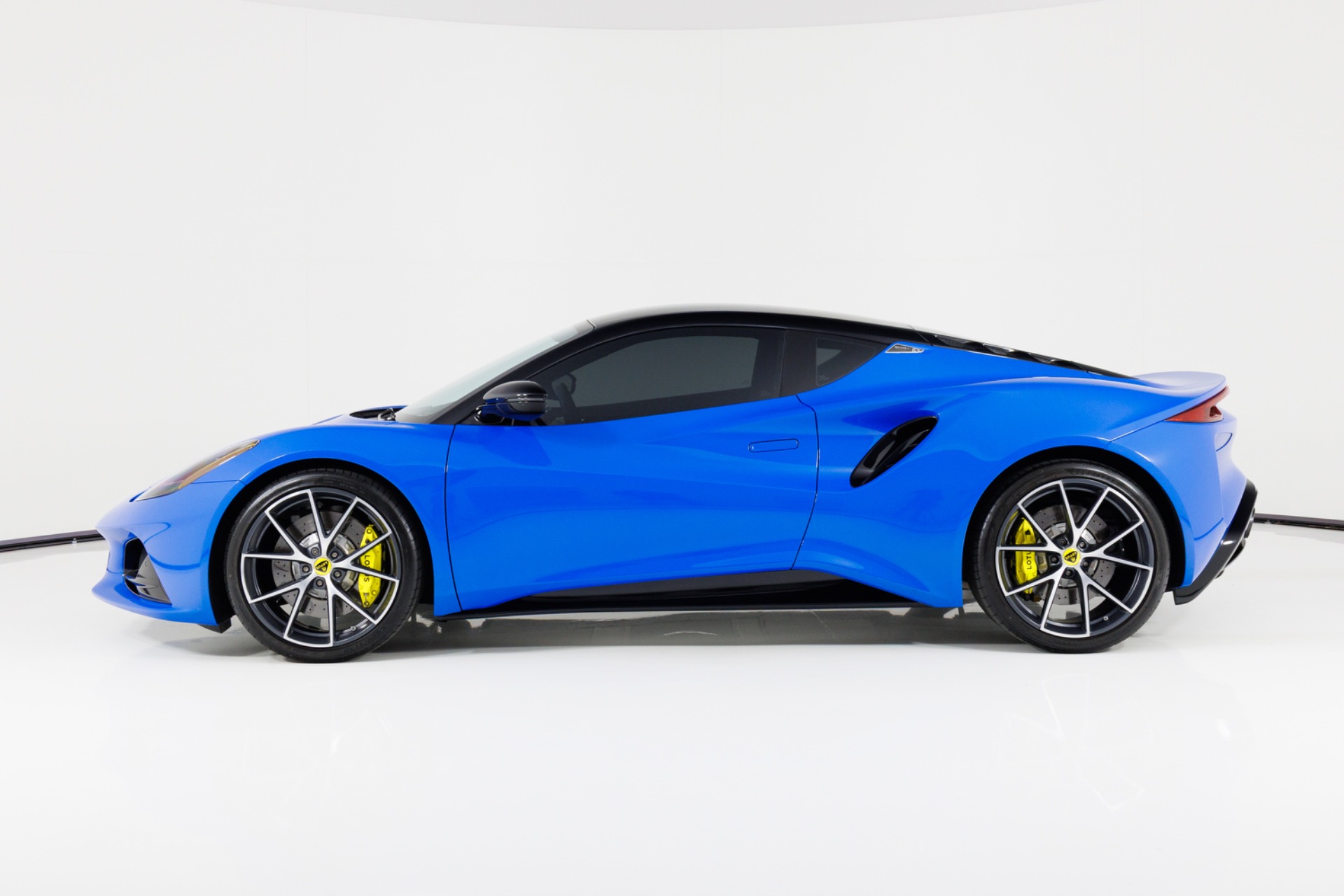 2024 Lotus Emira First Edition - Photo 6