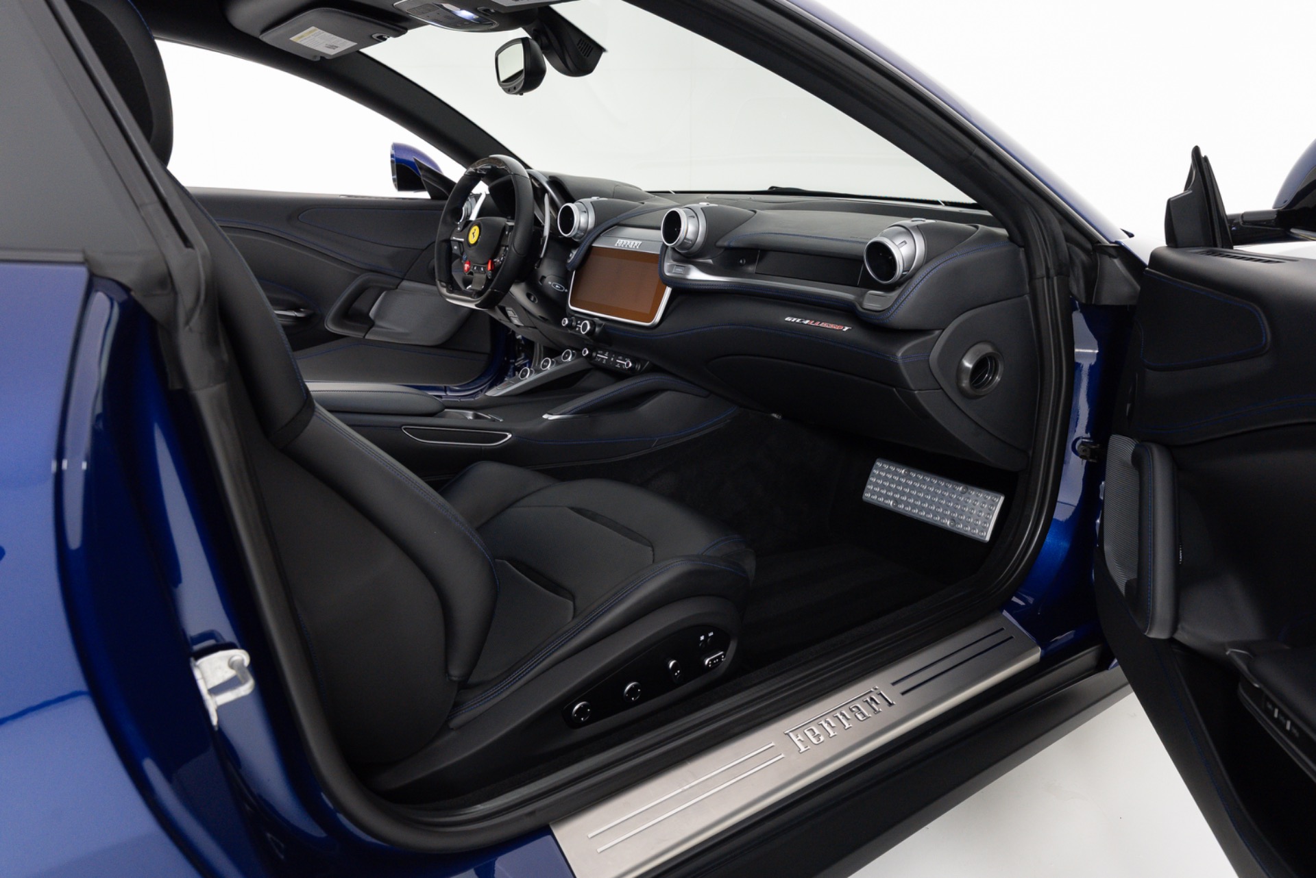 2019 Ferrari GTC4Lusso Base - Photo 38