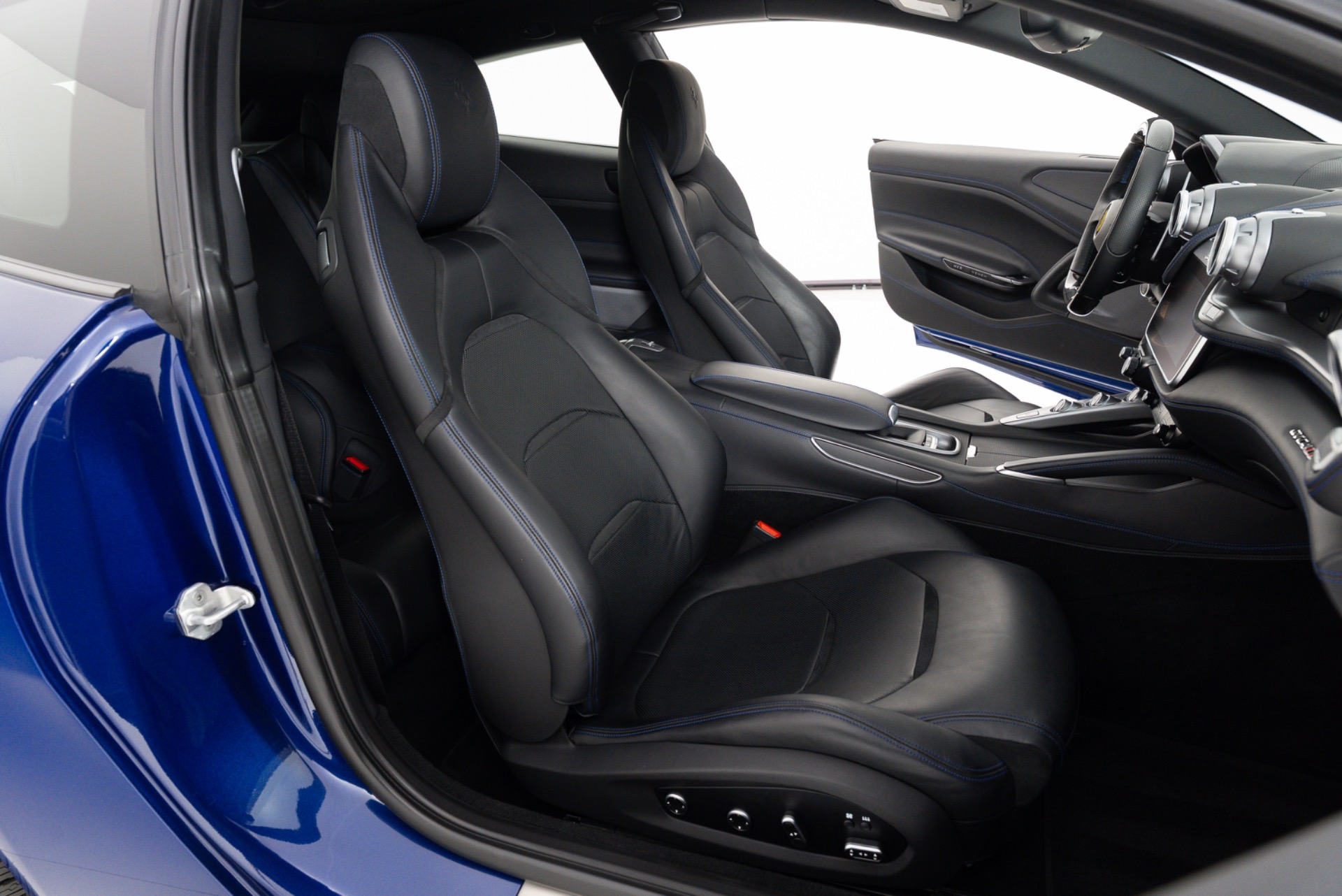 2019 Ferrari GTC4Lusso Base - Photo 40
