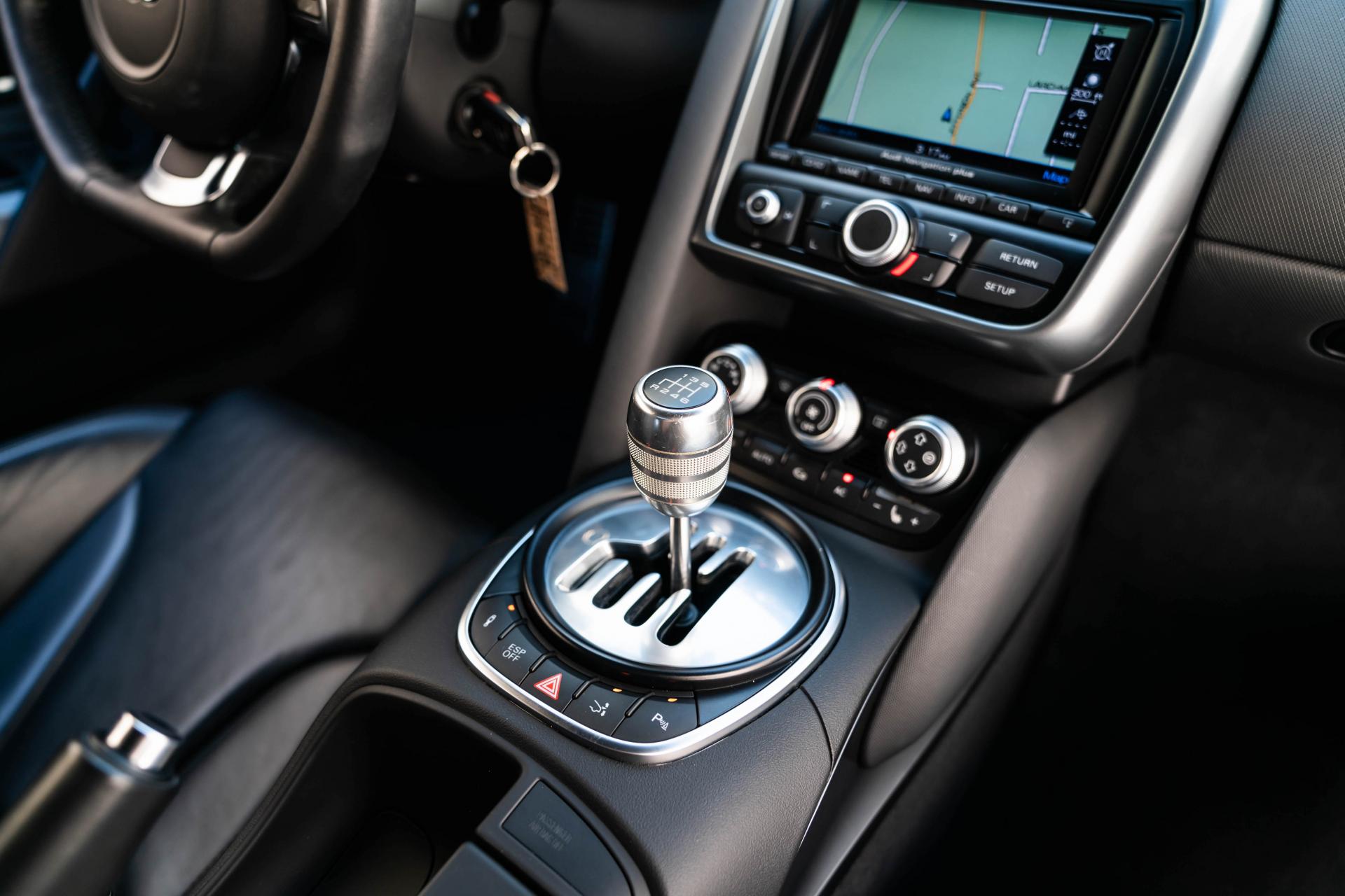Audi R8 2009 Interior