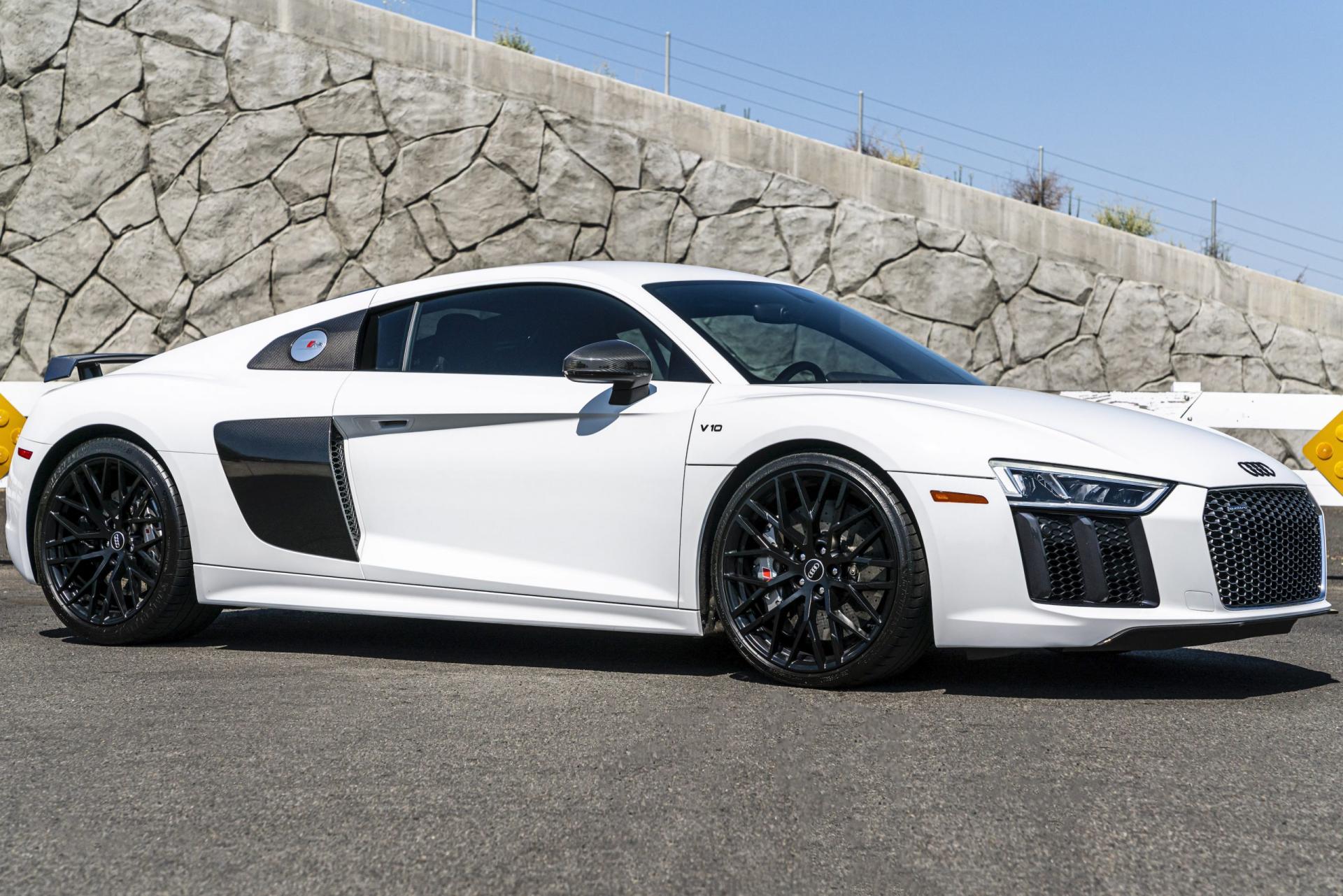 Used-2017-Audi-R8-1610084773.jpg