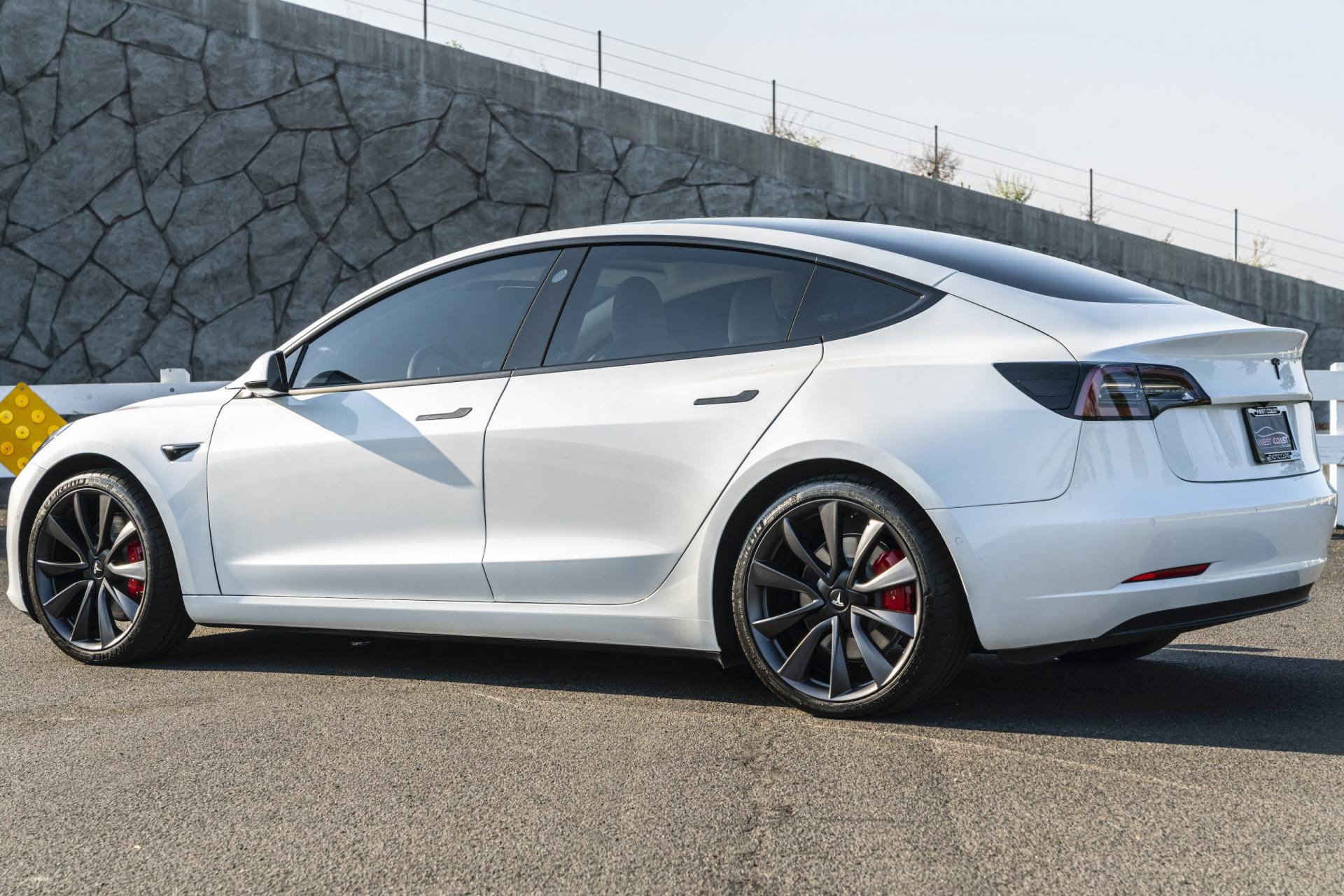 Used-2020-Tesla-Model-3-1610110956.jpg