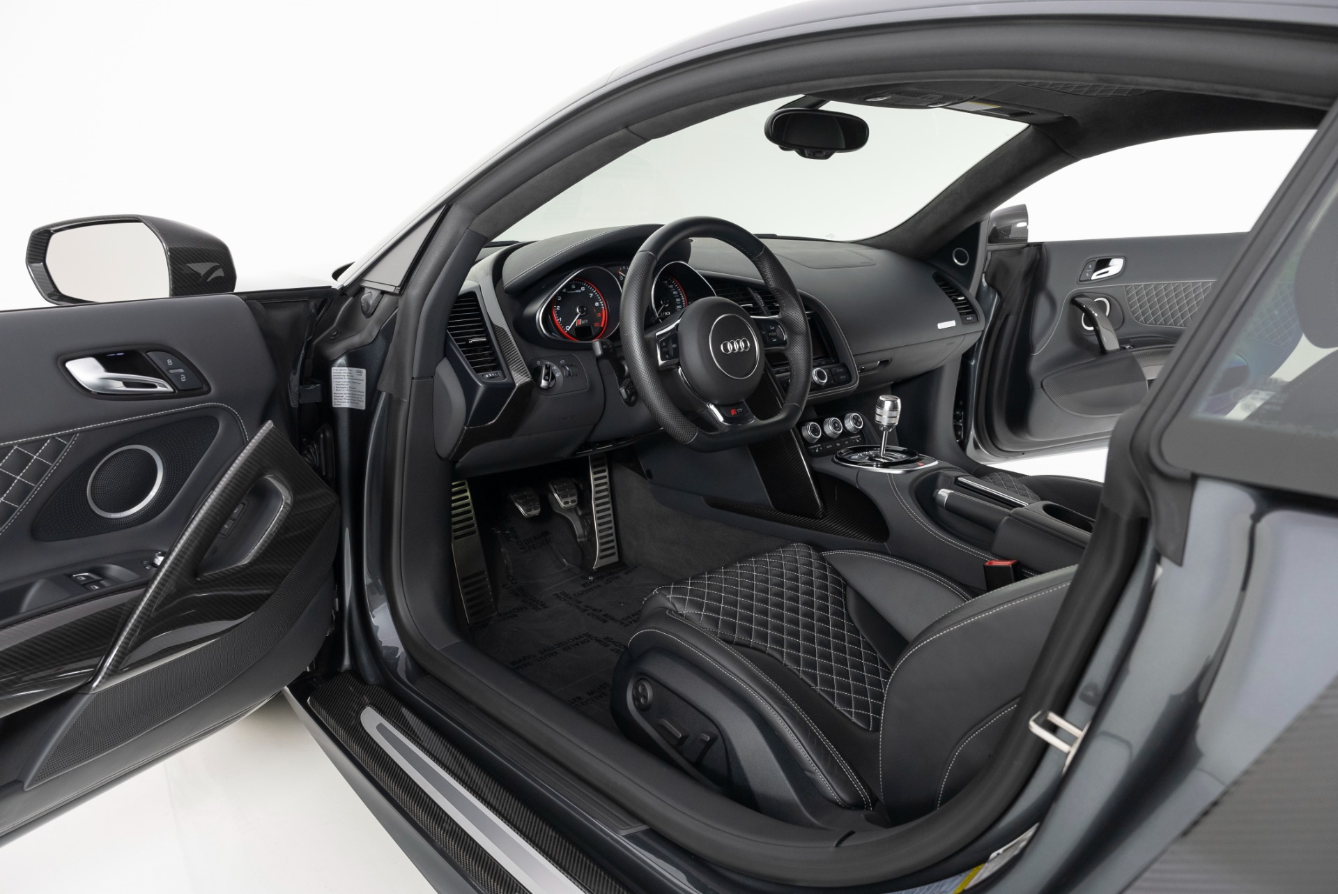 Audi R8 User Manual