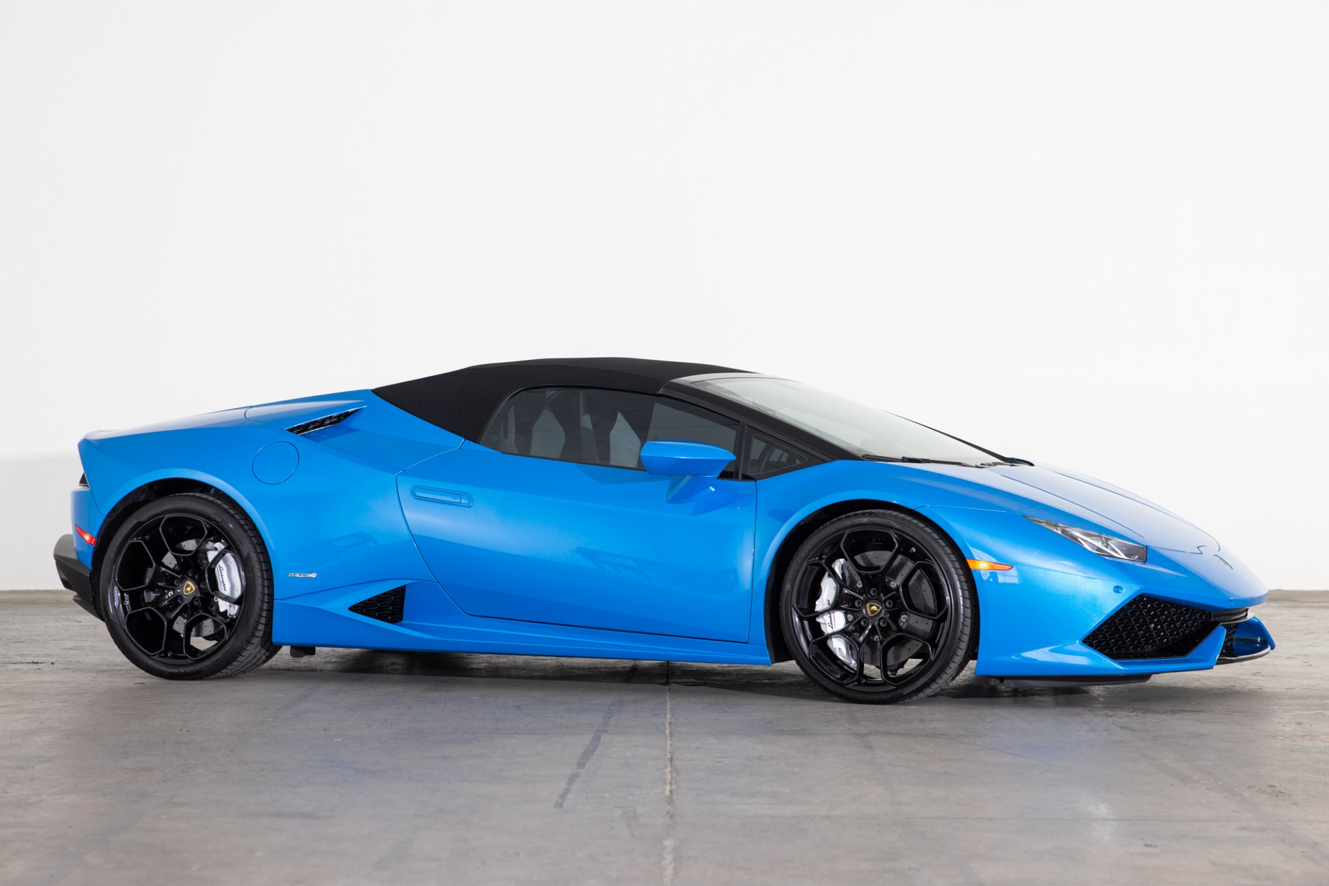 san　ブルーカーペット16p Used-2016-Lamborghini-Huracan-