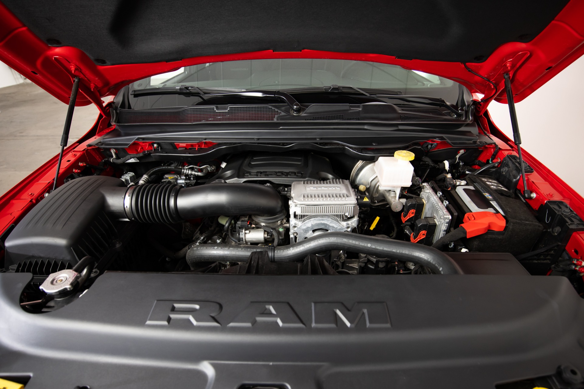 Full Hood Kit | RAM 1500 LARAMIE 2021 Full Hood Kit | RAM 1500 LARAMIE 2021